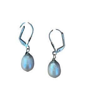 🍒 2/$20 🍒 Vintage Baroque White Gray Pearl Drop Earrings with Clasp Closure